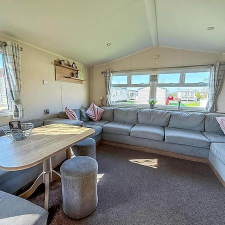 8 Berth Caravan For Hire At St Osyth Beach Ref 28047R Clacton-on-Sea Exteriör bild