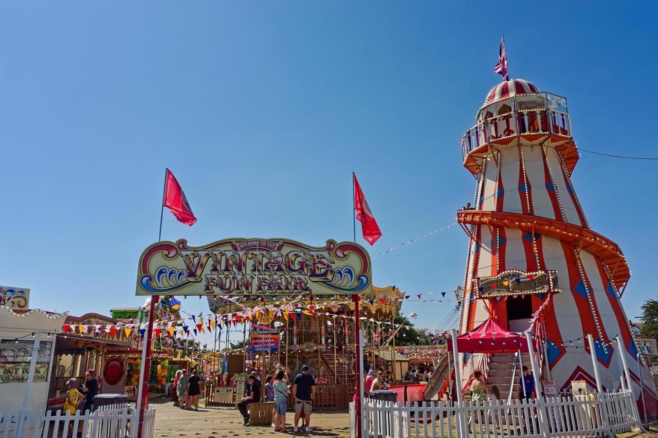 8 Berth Caravan For Hire At St Osyth Beach Ref 28047R Clacton-on-Sea Exteriör bild