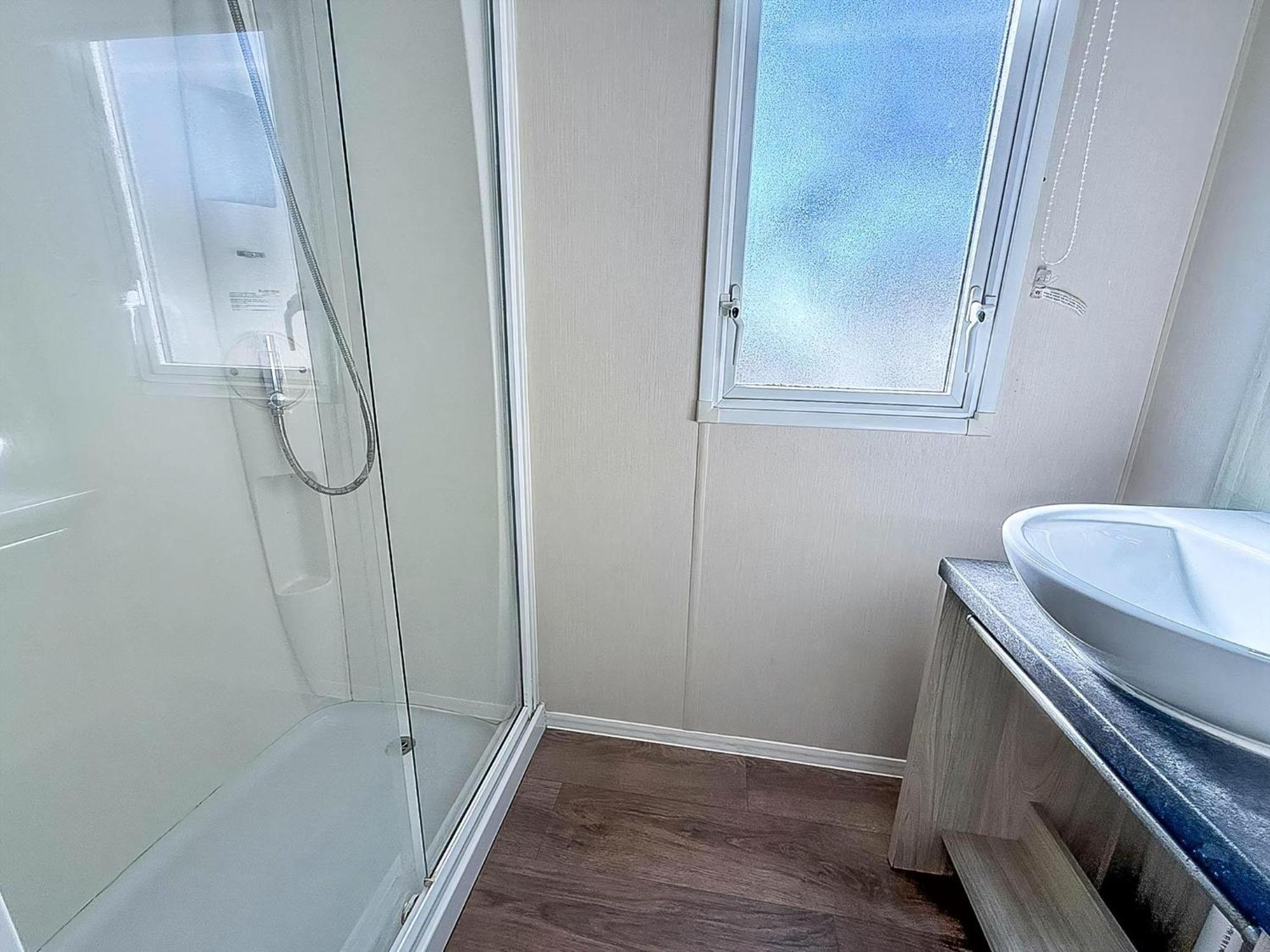 8 Berth Caravan For Hire At St Osyth Beach Ref 28047R Clacton-on-Sea Exteriör bild