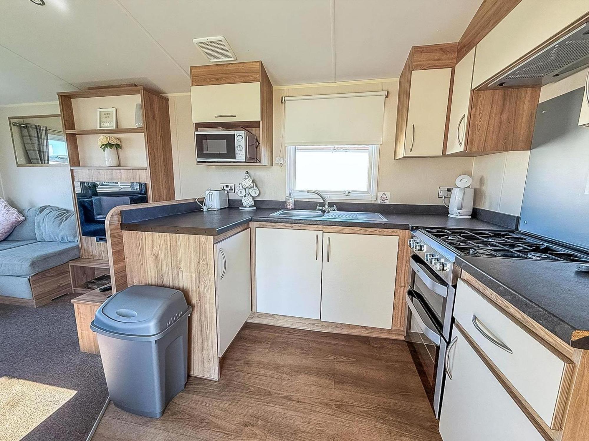 8 Berth Caravan For Hire At St Osyth Beach Ref 28047R Clacton-on-Sea Exteriör bild