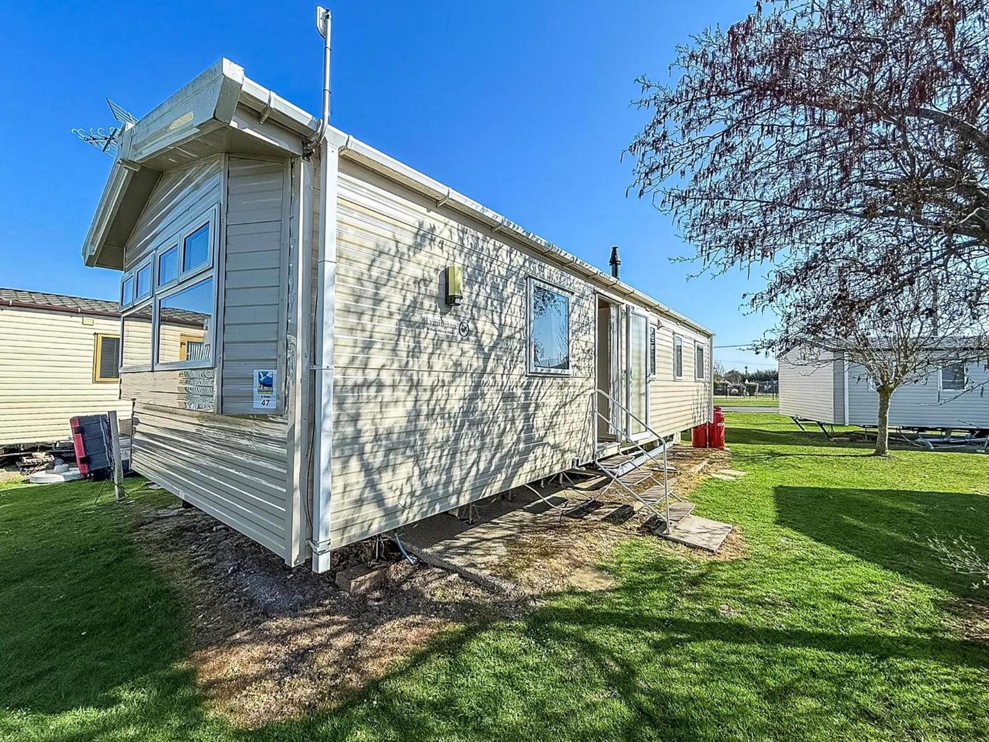8 Berth Caravan For Hire At St Osyth Beach Ref 28047R Clacton-on-Sea Exteriör bild