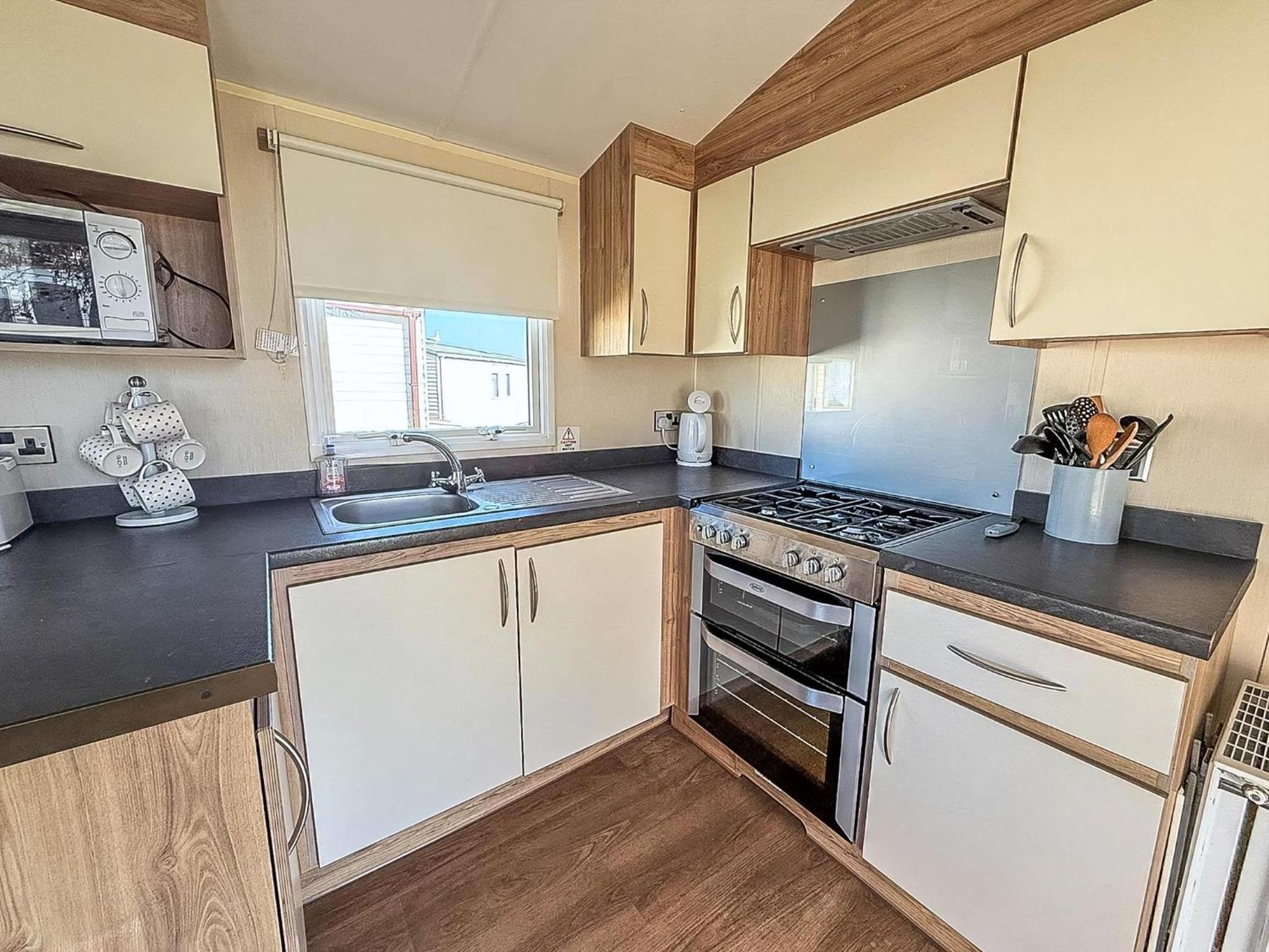 8 Berth Caravan For Hire At St Osyth Beach Ref 28047R Clacton-on-Sea Exteriör bild